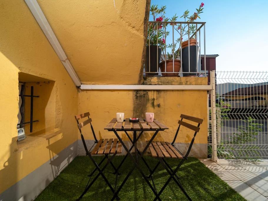 Appartement Tout Equipe 4 Couchages Avec Terrasse Et Parking Venelles Exterior foto