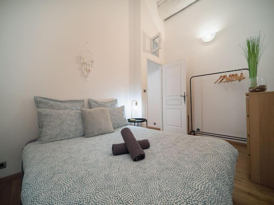 Appartement Tout Equipe 4 Couchages Avec Terrasse Et Parking Venelles Exterior foto